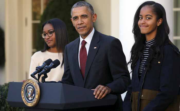 President+Obama+Standing+Besides+His+Two+Daughters+Announcing+the+Pardon+%7C+Credit%3A+Reuters