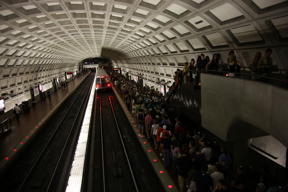 Crowded+D.C.+Metro+red+line+during+single-tracking.