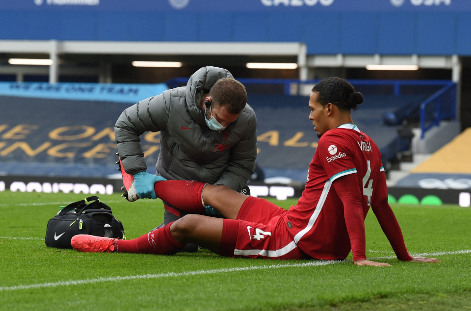 Virgil+Van+Dijk+being+treated+after+an+ACL+injury+%28Image+Courtesy+of+Eurosport%29
