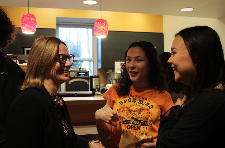Interim Grades 11/12 Assistant Principal Elke Gannon (left) conversing with juniors at the IB Cafe. Gannon took on this position after the sudden departure of Bourke in the fall. She will become both Grades 11/12 Assistant Principal and IB Diploma Coordinator in July 2023. (Martina Tognato Guáqueta/International Dateline).