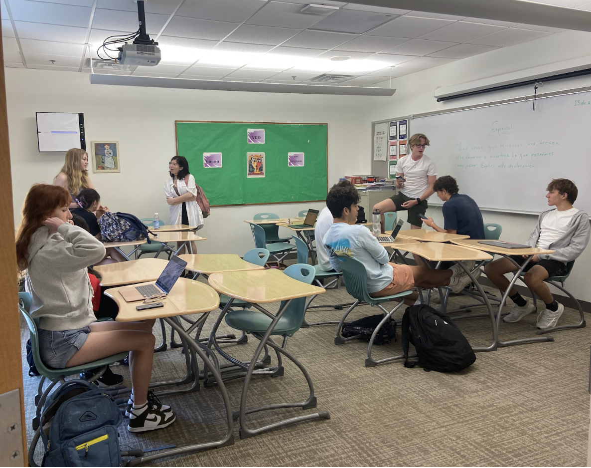 WIS sophomores spend time in class, using technology as a tool to enhance their learning. (Sofía Vakis/International Dateline)
