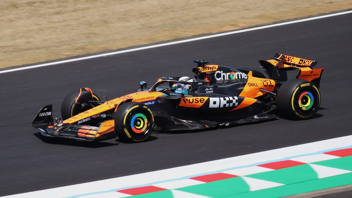 McLaren Mastercard Formula 1 Team Driver Oscar Piastri driving at the 2025 Japan Grand Prix. (Liauzh/Wikimedia Commons)